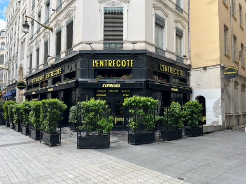 Travaux de rénovation dans le restaurant l'Entrecôte situé à Lyon 69001